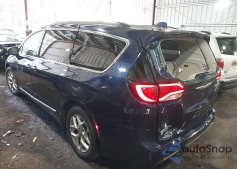 2017 Chrysler Pacifica Touring-L z USA, uszkodzony, nr VIN 2C4RC1BG3HR610765